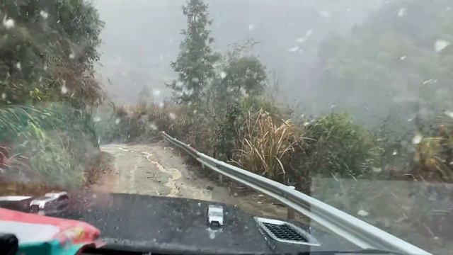職業車手開牧馬人在雪地裡越野，輪胎一點都不打滑？ 越野界的TOP1！【王成佛半山木屋农场】#jeep#牧馬人#越野#car#雪地