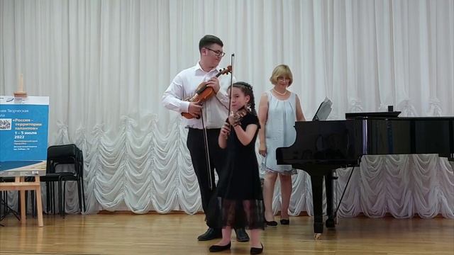 Диляра и Дмитрий плюс Арина и вилончели