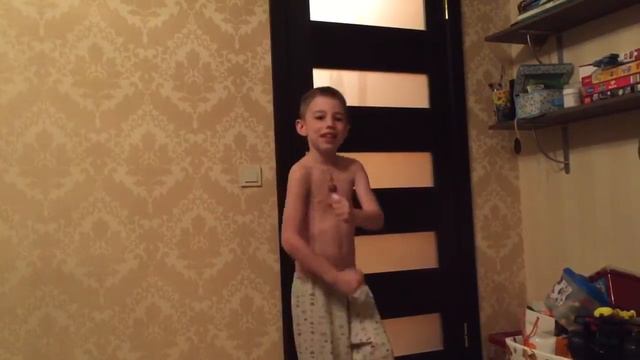 СМЕШНОЕ ВИДЕО Богдан поёт) песни дома! Едим в соседнее село на дискотеку!