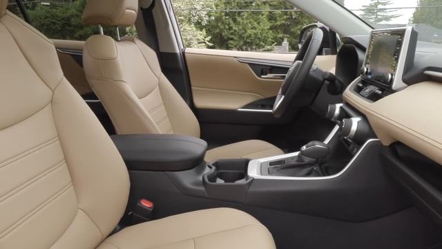 New Honda CR-V VS Toyota RAV4 Comparison // Which Would You Pick?