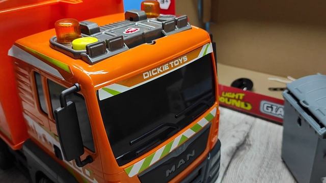 MAN Garbage truck - Dickie Toys - Light  Sound - Tilt Function - Wheelie Bin