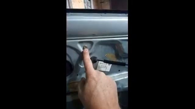 Ремонт дверей: снятие обшивки и замена ручек