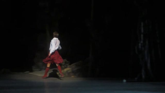 Джеймс (А.Попов) и Мэдж (И.Баймурадов) 