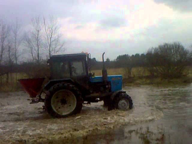 мтз по луже. весна