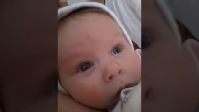 Дашенька разговаривает после вкусного обеда. 10.02.2015- 3 месяца 10 дней