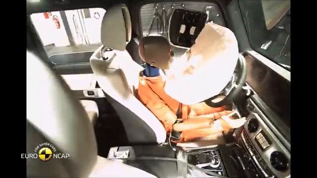 Mercedes G CLASS CRASH TEST