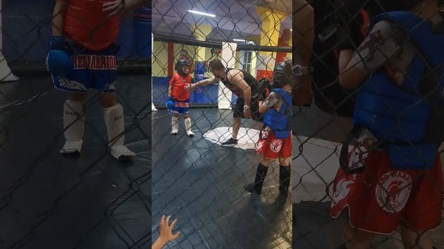 Кикбоксинг дети. Спарринг. Денс 6 лет - Демид 6 лет.