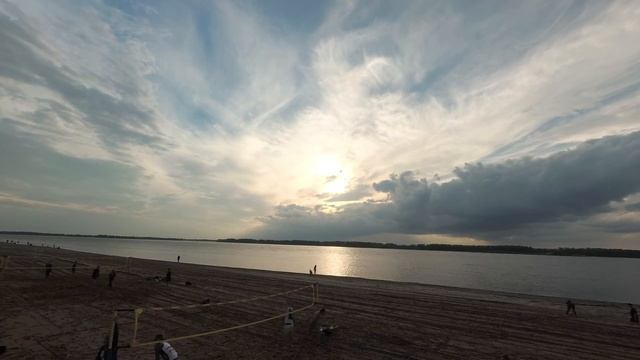 Вечер...набережная...пляж...облака