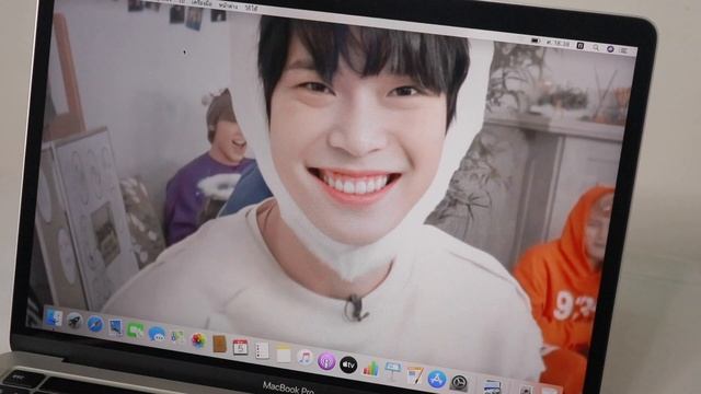 Unboxing แกะกล่อง MacBook Pro 2020 13