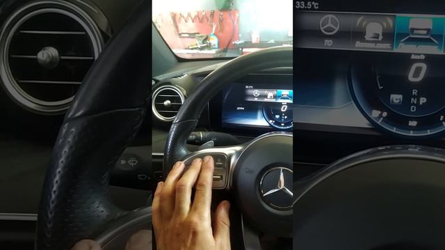 Разведение задних тормозных колодок для замены на Mercedes W213 E220 через сервисное меню