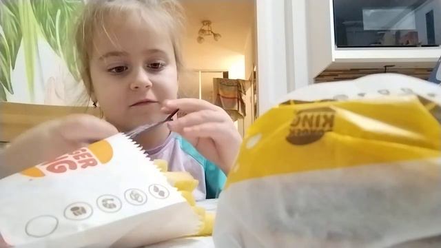распаковка из бургер Кинга роблокс бокс