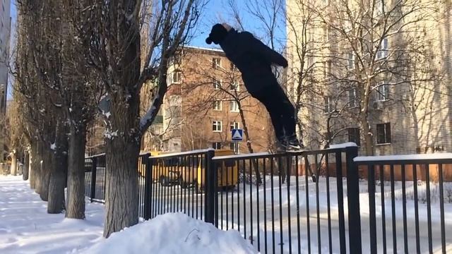 Я крутанул сальто назад и упал вниз головой!