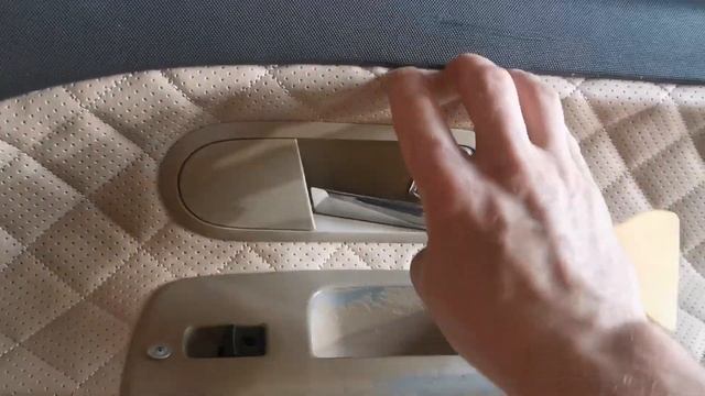 Ремонт дверей: снятие обшивки и замена ручек