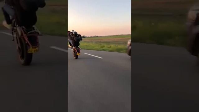 Suzuki DRZ400 - Wheelie