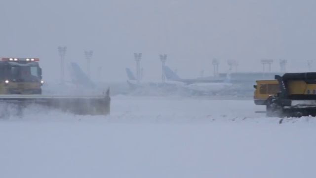 Jetbroom 9000: Paris-Orly Airport