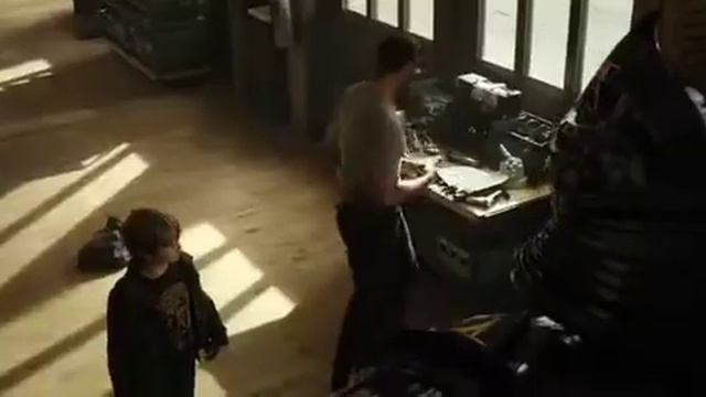 Чарли купил нойзи боя. Живая сталь.