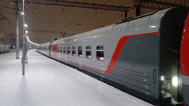 ЭП2К-352 с поездом 