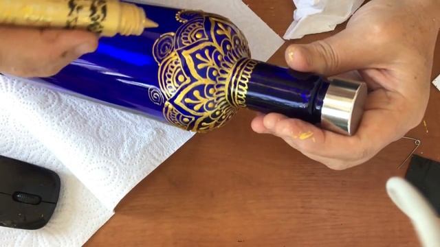 444. Декор бутылки в стиле Мехенди.The Decor Of The Bottle In The Style Of Mehendi.