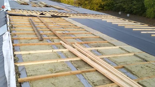 Монтаж кровли с утеплением в 4 слоя.