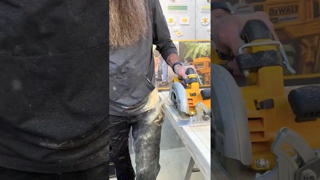 Dewalt Circular Saw Using 5.0 PowerStack Battery No Dust Cover