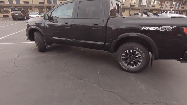 Nissan Titan полно-размерный пикап