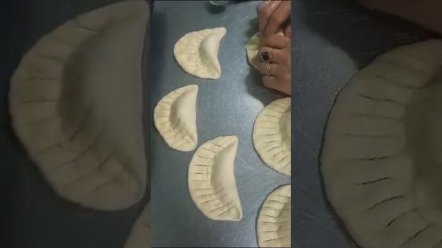 22 мая 2023 г.Готовим рогалики из сдобного теста с яблочным вареньем.