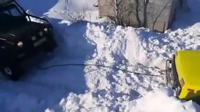 Как ниву вытащил уаз