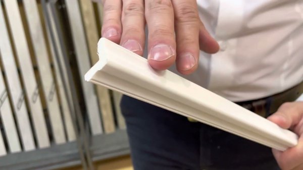 Угол из полистирола высокой плотности HI WOOD C20V1 20мм х 20мм х 2,0м