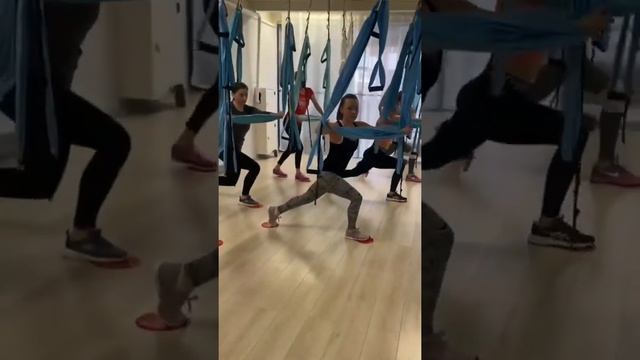 Глайдинг с гамаком входит в общую систему фитнеса с гамаком. Попробовать можно на нашем мастеркласс