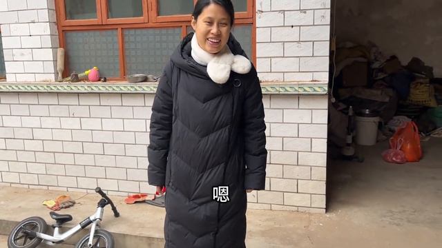 等2天的大雪终于落下，又花4元为乐乐购买装备，宝宝玩嗨了