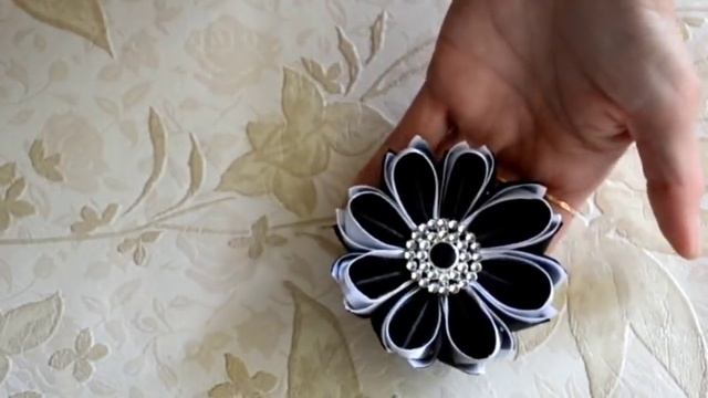 Резиночки в детский сад или школуНарядные бантики канзашиClip in kindergarten or school
