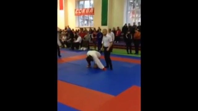 Максим Быков (синий шлем)   турнир по рукопашному бою  г.  Тюмень 2013 год -  финал