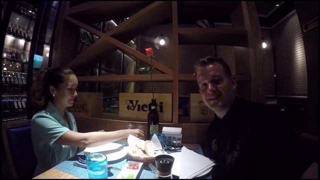 РАЗБИЛИ IPhone, парень попал...