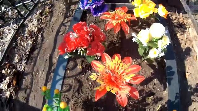 ❂УБОРКА МОГИЛ ЧАСТЬ 56-Я,4-Х ЛЕТНИЙ САША РОМАНОВ В ОКРУЖЕНИИ РОДСТВЕННИКОВ❂