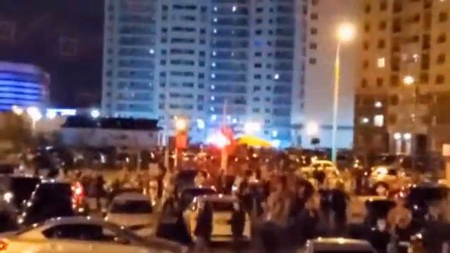 Лебяжий массово вышел на улицу. Люди праздную нашу победу! 👍