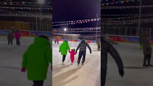 Лера Кудрявцева показала, как ее трехлетняя дочь учится кататься на коньках