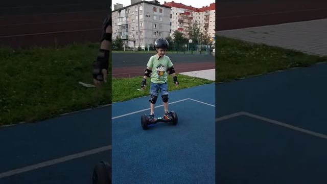 начинаю кататься на гироскутере