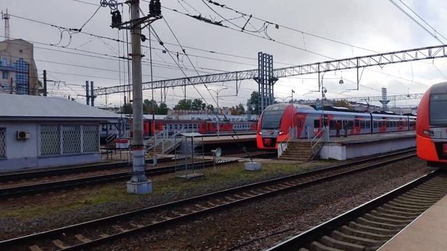 3 электропоезда на Финляндском вокзале