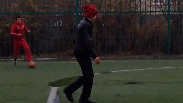 Футбол 5 класс играет