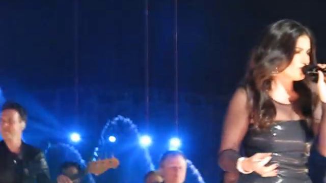 Idina Menzel - Let It Go live 2102016 at Disney California Adventure