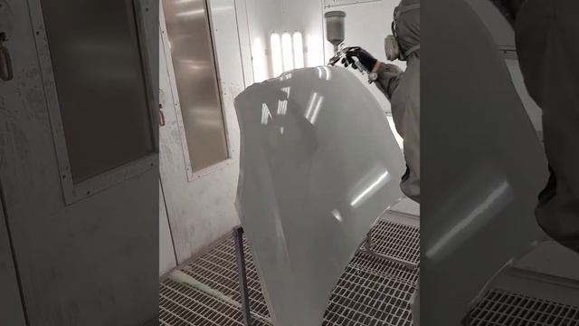 Покраска капота по технологии мокрое по мокрому.