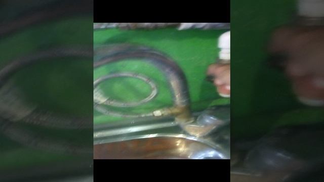 Самодельный бак для  нагрева газом проточной воды в доме позволяет мыть посуду в теплой воде.