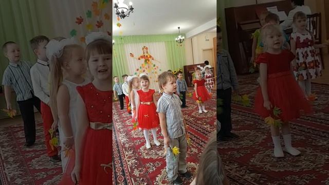 Песенка листики листики желтенькие листики