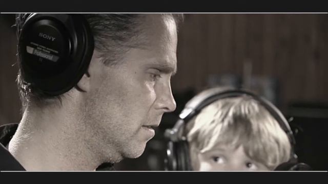 Danny De Munk  Dave Dekker - Laat Ons Niet Alleen Officiële videoclip versie 2016
