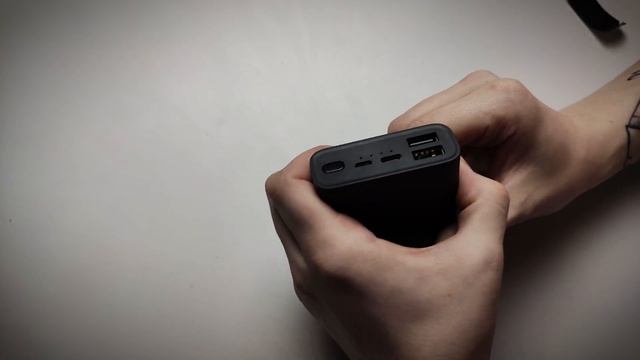 Обзор Xiaomi Mi Power Bank 3 Ultra Compact на 10000 MAh. Мал, да удал!