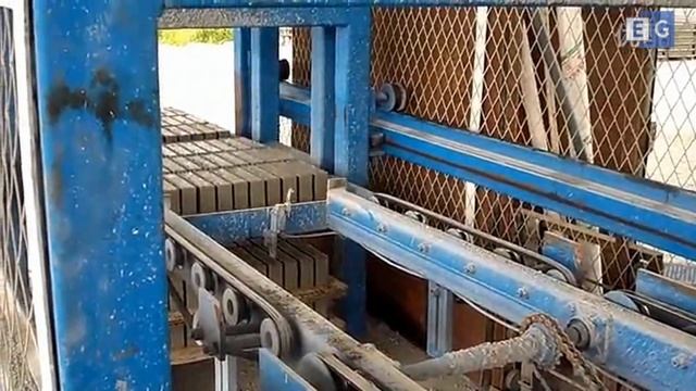 Пресс для производства гиперпрессованного кирпича QT6-15