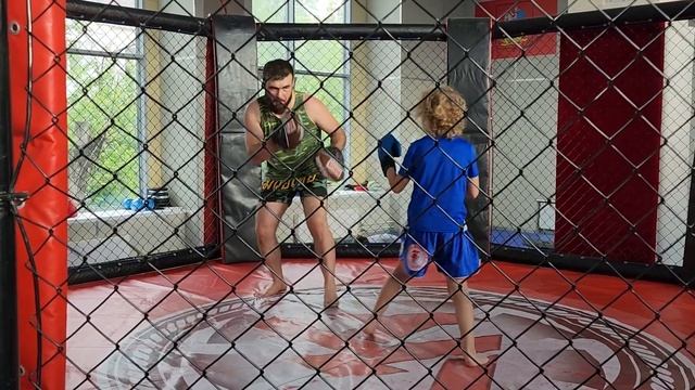 Кикбоксинг дети! Денис 7 лет. Тренировка.