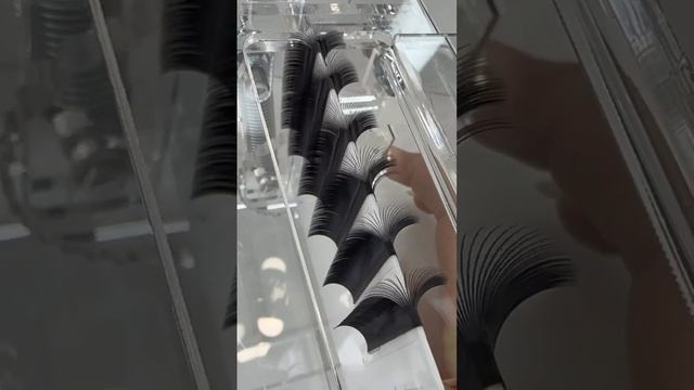 Пучки ресниц за секунды с Lash Apparat даже у новичков