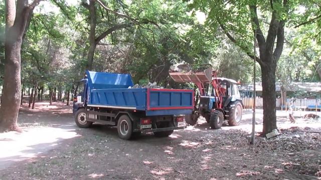 В парке стало на одни развалины меньше 2