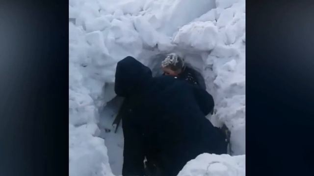 Женщину придавило снегом в Анжеро-Судженске